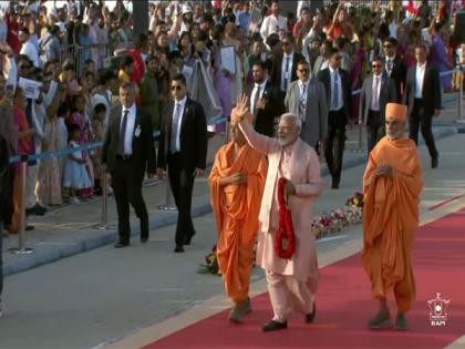 PM Modi welcomed by priests at BAPS Hindu temple in Abu Dhabi | PM Modi welcomed by priests at BAPS Hindu temple in Abu Dhabi