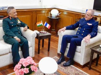 CDS General Anil Chauhan, French Navy Chief discuss issues of mutual interest | CDS General Anil Chauhan, French Navy Chief discuss issues of mutual interest CDS General Anil Chauhan, French Navy Chief discuss issues of mutual interest | CDS General Anil Chauhan, French Navy Chief discuss issues of mutual interest