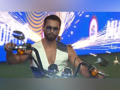 Shahid Kapoor dances to 'Nagada Nagada' at WPL 2024 Opening Ceremony | Shahid Kapoor dances to 'Nagada Nagada' at WPL 2024 Opening Ceremony Shahid Kapoor dances to 'Nagada Nagada' at WPL 2024 Opening Ceremony | Shahid Kapoor dances to 'Nagada Nagada' at WPL 2024 Opening Ceremony