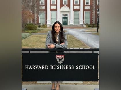Karisma Kapoor turns speaker at Harvard Business School, sister Kareena makes special 'virtual' appearance | Karisma Kapoor turns speaker at Harvard Business School, sister Kareena makes special 'virtual' appearance