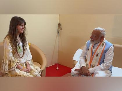 PM Modi meets German singer Cassandra Mae Spittmann in Tamil Nadu, see video | PM Modi meets German singer Cassandra Mae Spittmann in Tamil Nadu, see video PM Modi meets German singer Cassandra Mae Spittmann in Tamil Nadu, see video | PM Modi meets German singer Cassandra Mae Spittmann in Tamil Nadu, see video