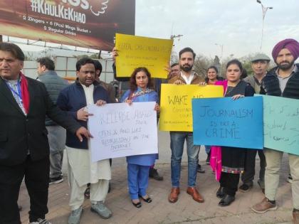 Pakistan: Journalists hold protest in Islamabad, demand withdrawal of FIR against Asad Ali Toor | Pakistan: Journalists hold protest in Islamabad, demand withdrawal of FIR against Asad Ali Toor