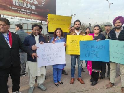 Pakistan: Journalists hold protest in Islamabad, demand withdrawal of FIR against Asad Ali Toor | Pakistan: Journalists hold protest in Islamabad, demand withdrawal of FIR against Asad Ali Toor Pakistan: Journalists hold protest in Islamabad, demand withdrawal of FIR against Asad Ali Toor | Pakistan: Journalists hold protest in Islamabad, demand withdrawal of FIR against Asad Ali Toor