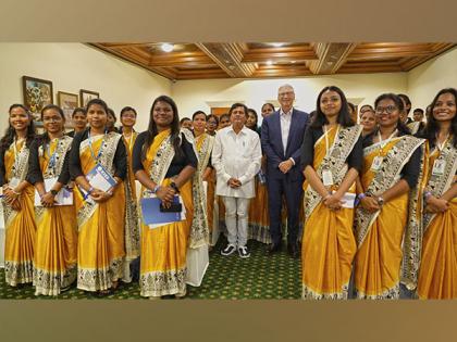 Bill Gates receives Kalinga Institute of Social Sciences Humanitarian Award | Bill Gates receives Kalinga Institute of Social Sciences Humanitarian Award