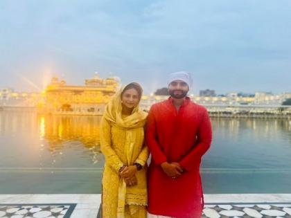 Newlyweds Rakul Preet Singh, Jackky Bhagnani seek blessings at Golden Temple | Newlyweds Rakul Preet Singh, Jackky Bhagnani seek blessings at Golden Temple Newlyweds Rakul Preet Singh, Jackky Bhagnani seek blessings at Golden Temple | Newlyweds Rakul Preet Singh, Jackky Bhagnani seek blessings at Golden Temple