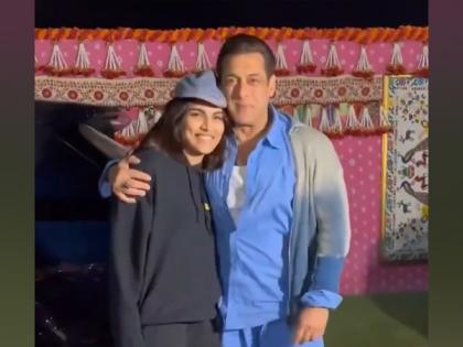 Salman Khan departs from Jamnagar with Alizeh Agnihotri, poses with paps at airport | Salman Khan departs from Jamnagar with Alizeh Agnihotri, poses with paps at airport Salman Khan departs from Jamnagar with Alizeh Agnihotri, poses with paps at airport | Salman Khan departs from Jamnagar with Alizeh Agnihotri, poses with paps at airport