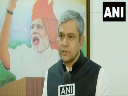 Union Minister Ashwini Vaishnaw facilitates resolution with Google over app listings | Union Minister Ashwini Vaishnaw facilitates resolution with Google over app listings Union Minister Ashwini Vaishnaw facilitates resolution with Google over app listings | Union Minister Ashwini Vaishnaw facilitates resolution with Google over app listings