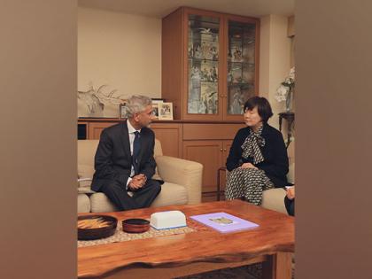 EAM Jaishankar hands over PM Modi's personal letter to wife of late Japanese PM, shares condolences on his mother's demise | EAM Jaishankar hands over PM Modi's personal letter to wife of late Japanese PM, shares condolences on his mother's demise