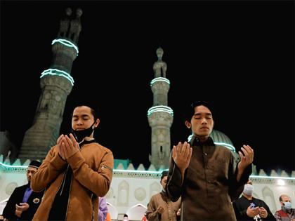 Ramzan starts on Monday after moon sighted in Saudi Arabia | Ramzan starts on Monday after moon sighted in Saudi Arabia Ramzan starts on Monday after moon sighted in Saudi Arabia | Ramzan starts on Monday after moon sighted in Saudi Arabia