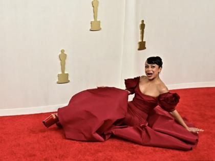 Oscars 2024: Liza Koshy handled her 'oops moments' at red carpet like a pro | Oscars 2024: Liza Koshy handled her 'oops moments' at red carpet like a pro