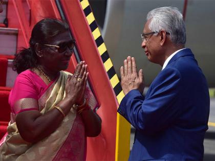 President Murmu arrives in Mauritius on 3-day state visit, to inaugurate 14 India-assisted projects with PM Jugnauth | President Murmu arrives in Mauritius on 3-day state visit, to inaugurate 14 India-assisted projects with PM Jugnauth
