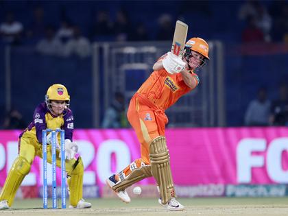 WPL: UP Warriorz' Ecclestone, Deepti restrict Gujarat Giants to 152/8 despite Mooney's fifty | WPL: UP Warriorz' Ecclestone, Deepti restrict Gujarat Giants to 152/8 despite Mooney's fifty