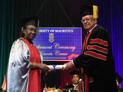 President Droupadi Murmu Conferred Honorary Doctorate by University of Mauritius (Watch Video) | President Droupadi Murmu Conferred Honorary Doctorate by University of Mauritius (Watch Video)