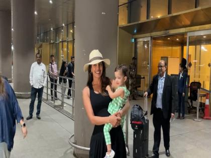 Priyanka Chopra is all smiles as she arrives in India with her daughter Malti Marie | Priyanka Chopra is all smiles as she arrives in India with her daughter Malti Marie Priyanka Chopra is all smiles as she arrives in India with her daughter Malti Marie | Priyanka Chopra is all smiles as she arrives in India with her daughter Malti Marie