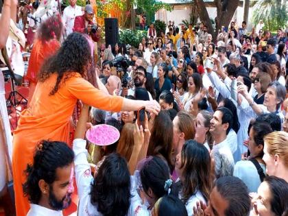 Foreigners celebrate Holi with enthusiasm at Parmarth Niketan, Rishikesh | Foreigners celebrate Holi with enthusiasm at Parmarth Niketan, Rishikesh Foreigners celebrate Holi with enthusiasm at Parmarth Niketan, Rishikesh | Foreigners celebrate Holi with enthusiasm at Parmarth Niketan, Rishikesh