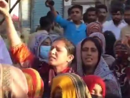 Pak: Sindh police release daughters of activist Hidayat Lohar after receiving reactions across province | Pak: Sindh police release daughters of activist Hidayat Lohar after receiving reactions across province Pak: Sindh police release daughters of activist Hidayat Lohar after receiving reactions across province | Pak: Sindh police release daughters of activist Hidayat Lohar after receiving reactions across province
