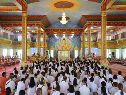 Thailand: Thousands of devotees pay respect to Buddha's relics in Krabi | Thailand: Thousands of devotees pay respect to Buddha's relics in Krabi