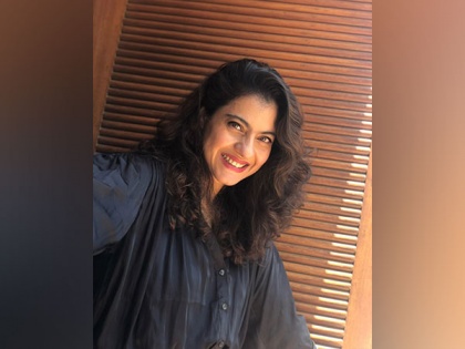 Kajol Shares Glimpses of Happy Moments With Her Fans (See pics) | Kajol Shares Glimpses of Happy Moments With Her Fans (See pics)