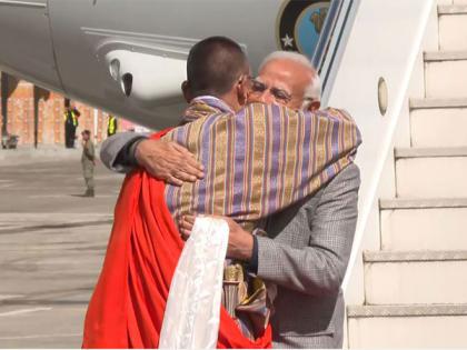 'Warm Hug, guard of honour': PM Modi receives grand reception as he arrives in Bhutan for state visit | 'Warm Hug, guard of honour': PM Modi receives grand reception as he arrives in Bhutan for state visit 'Warm Hug, guard of honour': PM Modi receives grand reception as he arrives in Bhutan for state visit | 'Warm Hug, guard of honour': PM Modi receives grand reception as he arrives in Bhutan for state visit