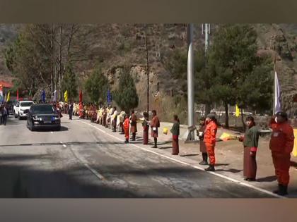 Bhutanese people throng 45km stretch to welcome PM Modi in Thimphu | Bhutanese people throng 45km stretch to welcome PM Modi in Thimphu