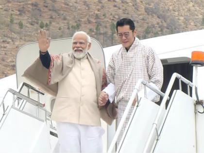 PM Modi wraps his 2-day Bhutan visit, emplanes for New Delhi | PM Modi wraps his 2-day Bhutan visit, emplanes for New Delhi PM Modi wraps his 2-day Bhutan visit, emplanes for New Delhi | PM Modi wraps his 2-day Bhutan visit, emplanes for New Delhi