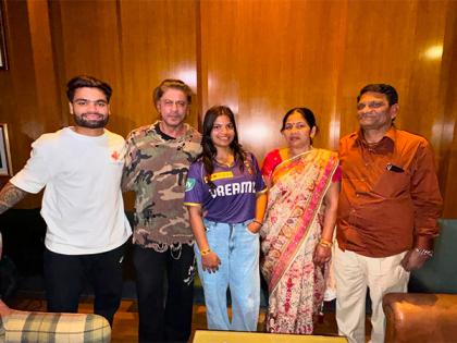 Rinku Singh shares image with Shah Rukh Khan and family post KKR win | Rinku Singh shares image with Shah Rukh Khan and family post KKR win Rinku Singh shares image with Shah Rukh Khan and family post KKR win | Rinku Singh shares image with Shah Rukh Khan and family post KKR win