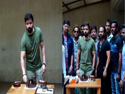 Emraan Hashmi celebrates his birthday with fans, gets special gift | Emraan Hashmi celebrates his birthday with fans, gets special gift Emraan Hashmi celebrates his birthday with fans, gets special gift | Emraan Hashmi celebrates his birthday with fans, gets special gift