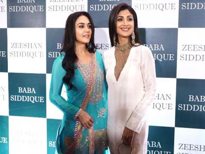Preity Zinta, Shilpa Shetty add glamour to Baba Siddique's Iftar bash | Preity Zinta, Shilpa Shetty add glamour to Baba Siddique's Iftar bash Preity Zinta, Shilpa Shetty add glamour to Baba Siddique's Iftar bash | Preity Zinta, Shilpa Shetty add glamour to Baba Siddique's Iftar bash