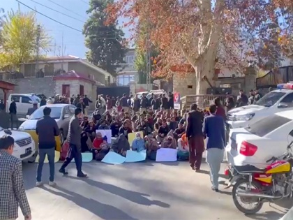 Protests held against alleged abduction, forced marriage of underage girl from Gilgit | Protests held against alleged abduction, forced marriage of underage girl from Gilgit