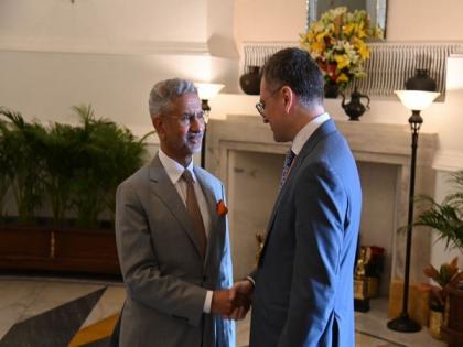Held comprehensive talks with Jaishankar, specific attention to Peace Formula: Ukrainian Foreign Minister Kuleba | Held comprehensive talks with Jaishankar, specific attention to Peace Formula: Ukrainian Foreign Minister Kuleba Held comprehensive talks with Jaishankar, specific attention to Peace Formula: Ukrainian Foreign Minister Kuleba | Held comprehensive talks with Jaishankar, specific attention to Peace Formula: Ukrainian Foreign Minister Kuleba