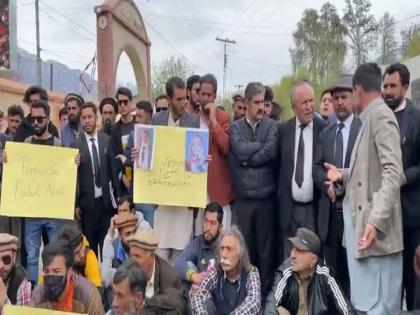 Abduction case of minor girl gains attention in Gilgit Baltistan, protests held at several locations | Abduction case of minor girl gains attention in Gilgit Baltistan, protests held at several locations Abduction case of minor girl gains attention in Gilgit Baltistan, protests held at several locations | Abduction case of minor girl gains attention in Gilgit Baltistan, protests held at several locations
