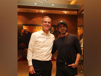 "Everybody in my office went nuts...": US Ambassador to India reminisces meeting with Shah Rukh Khan | "Everybody in my office went nuts...": US Ambassador to India reminisces meeting with Shah Rukh Khan "Everybody in my office went nuts...": US Ambassador to India reminisces meeting with Shah Rukh Khan | "Everybody in my office went nuts...": US Ambassador to India reminisces meeting with Shah Rukh Khan