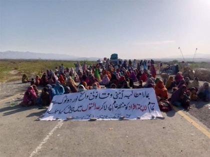 People in Balochistan protest over unlawful acts by levies officials | People in Balochistan protest over unlawful acts by levies officials People in Balochistan protest over unlawful acts by levies officials | People in Balochistan protest over unlawful acts by levies officials