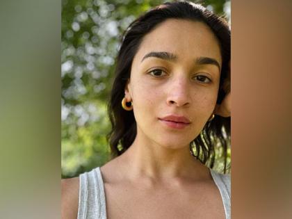 Alia Bhatt's latest selfie is all about "little soul and sun" | Alia Bhatt's latest selfie is all about "little soul and sun" Alia Bhatt's latest selfie is all about "little soul and sun" | Alia Bhatt's latest selfie is all about "little soul and sun"
