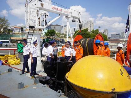 ICG ship Samudra Paheredar, Vietnam Coast Guard conduct joint training on marine oil pollution response | ICG ship Samudra Paheredar, Vietnam Coast Guard conduct joint training on marine oil pollution response ICG ship Samudra Paheredar, Vietnam Coast Guard conduct joint training on marine oil pollution response | ICG ship Samudra Paheredar, Vietnam Coast Guard conduct joint training on marine oil pollution response
