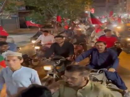 FIR against Pakistan Tehreek-e-Insaf leaders for holding unauthorized rally demanding Imran Khan's release | FIR against Pakistan Tehreek-e-Insaf leaders for holding unauthorized rally demanding Imran Khan's release FIR against Pakistan Tehreek-e-Insaf leaders for holding unauthorized rally demanding Imran Khan's release | FIR against Pakistan Tehreek-e-Insaf leaders for holding unauthorized rally demanding Imran Khan's release