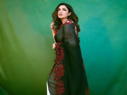 In pics: Parineeti Chopra stuns in a gorgeous double-coloured saree | In pics: Parineeti Chopra stuns in a gorgeous double-coloured saree