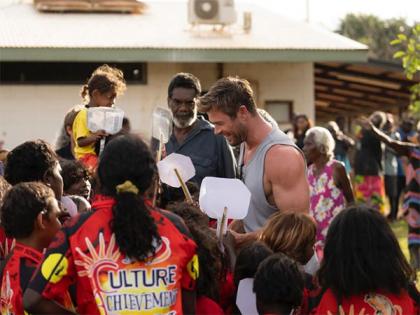 Chris Hemsworth pays visit to remote Australian community he lived in as a kid | Chris Hemsworth pays visit to remote Australian community he lived in as a kid Chris Hemsworth pays visit to remote Australian community he lived in as a kid | Chris Hemsworth pays visit to remote Australian community he lived in as a kid