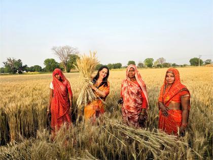 BJP's Hema Malini meets farmers during poll campaign in Mathura, lends a hand to women working in fields | BJP's Hema Malini meets farmers during poll campaign in Mathura, lends a hand to women working in fields