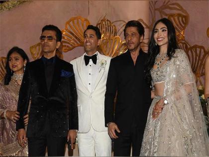 Anand Pandit drops inside pics with SRK from daughter's grand wedding reception | Anand Pandit drops inside pics with SRK from daughter's grand wedding reception Anand Pandit drops inside pics with SRK from daughter's grand wedding reception | Anand Pandit drops inside pics with SRK from daughter's grand wedding reception