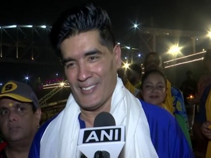 Manish Malhotra joins foreign diplomats for Ganga Aarti at Varanasi | Manish Malhotra joins foreign diplomats for Ganga Aarti at Varanasi