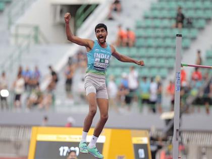Sarvesh Kushare starts season with high jump title win in California | Sarvesh Kushare starts season with high jump title win in California