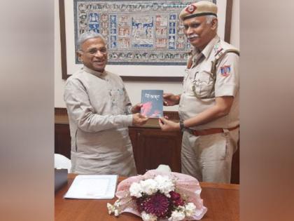 Deputy Chairman of the Rajya Sabha, Harivansh Praised Keshav Bharadwaj's Bhojpuri Story Collection 'Redlight' | Deputy Chairman of the Rajya Sabha, Harivansh Praised Keshav Bharadwaj's Bhojpuri Story Collection 'Redlight'
