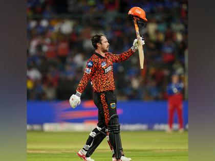 SRH's Travis Head slams fourth fastest IPL century, scores 104 against RCB | SRH's Travis Head slams fourth fastest IPL century, scores 104 against RCB