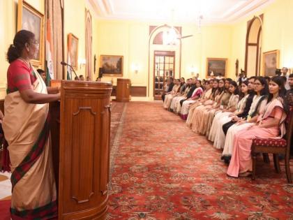 Probationers of Indian Economic Service call on President Droupadi Murmu | Probationers of Indian Economic Service call on President Droupadi Murmu