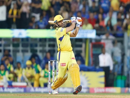 IPL 2024: Suresh Raina Supports Limping MS Dhoni on Stairs After CSK’s Victory (Watch Video) | IPL 2024: Suresh Raina Supports Limping MS Dhoni on Stairs After CSK’s Victory (Watch Video)