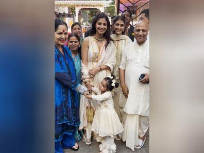 On Ram Navami, Shilpa Shetty with mother Sunanda, daughter Samisha visits Iskcon temple | On Ram Navami, Shilpa Shetty with mother Sunanda, daughter Samisha visits Iskcon temple On Ram Navami, Shilpa Shetty with mother Sunanda, daughter Samisha visits Iskcon temple | On Ram Navami, Shilpa Shetty with mother Sunanda, daughter Samisha visits Iskcon temple