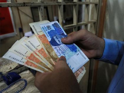 Pakistan rupee again loses value against US dollar, closes at 278.40 PKR | Pakistan rupee again loses value against US dollar, closes at 278.40 PKR Pakistan rupee again loses value against US dollar, closes at 278.40 PKR | Pakistan rupee again loses value against US dollar, closes at 278.40 PKR