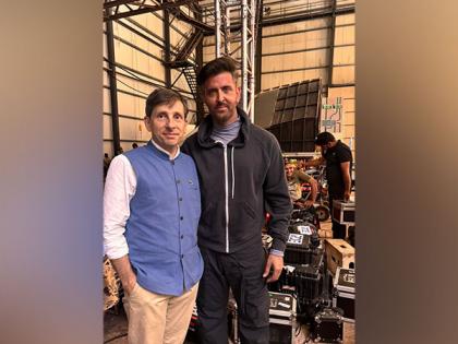 Hrithik Roshan poses with French Consul General in Mumbai on 'War 2' set | Hrithik Roshan poses with French Consul General in Mumbai on 'War 2' set