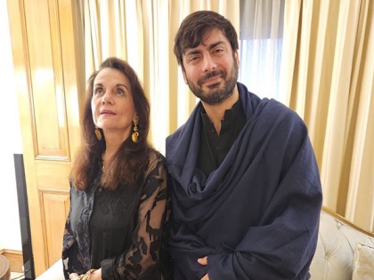 Mumtaz attends party in Pakistan, poses with Fawad Khan, Rahat Fateh Ali Khan | Mumtaz attends party in Pakistan, poses with Fawad Khan, Rahat Fateh Ali Khan